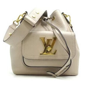 Louis Vuitton Lockme Bucket NV Shoulder Bag Grain Calf Leather Beige